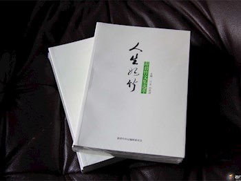 石门一中校友游碧竹为我校捐赠图书
