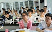 奔赴考场前的关爱