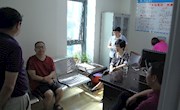 副县长宋雨泓一行看望王盛决老师