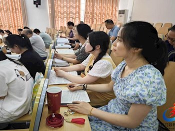 聚焦高考新动向，共研教学新策略  ——石门一中语文组举办七月教研论坛活动  暨向言振高中语文名师工作室线下教研活动